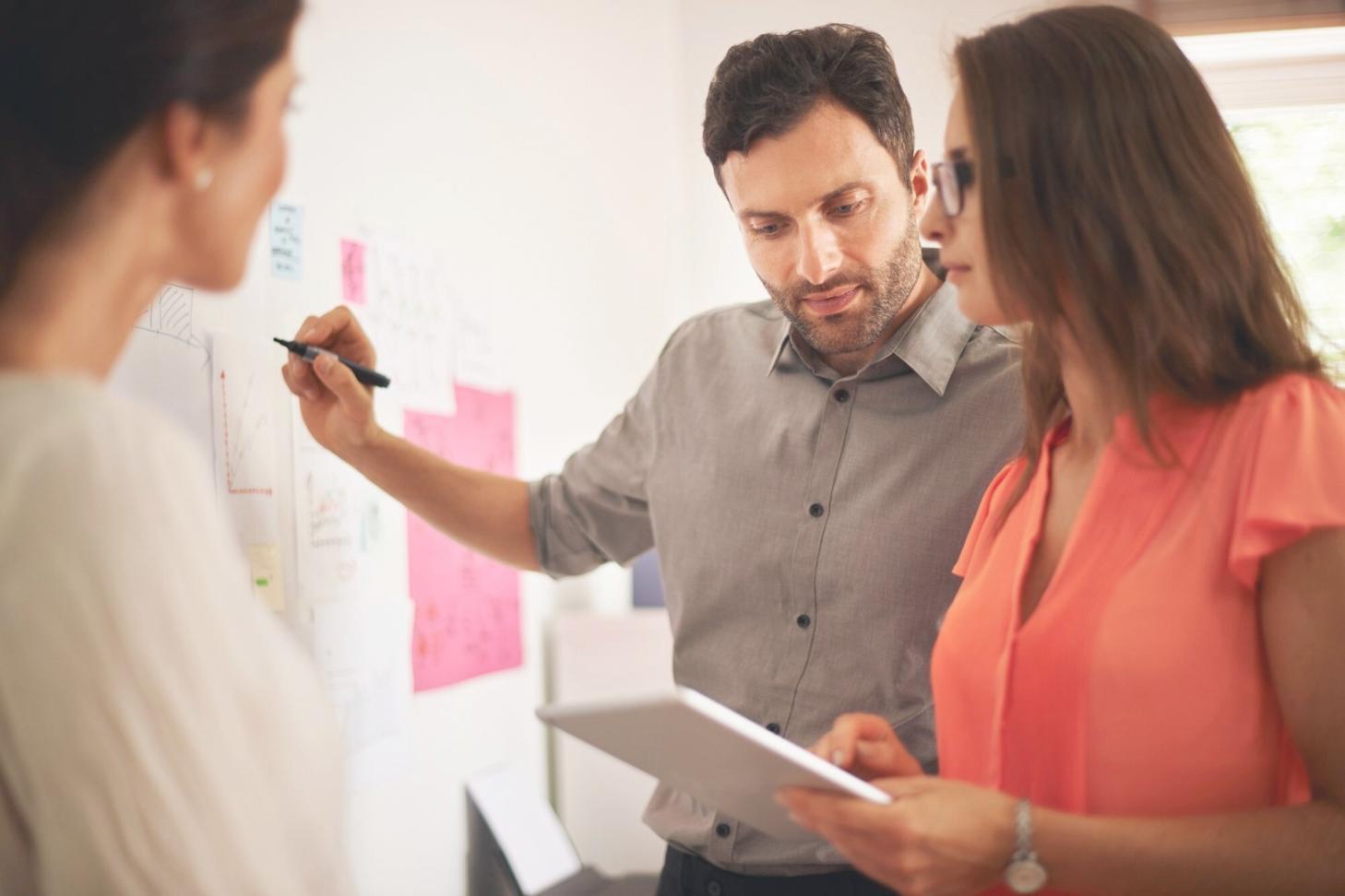 Espace de travail moderne pour la formation financière
